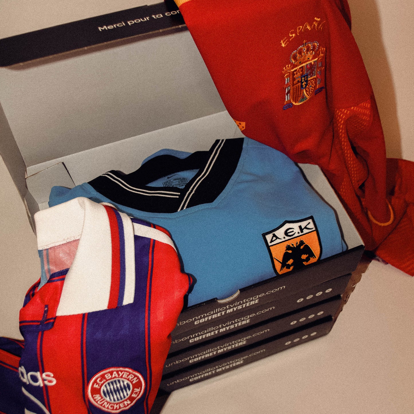 BOX MAILLOT MYSTÈRE VINTAGE 1970-2008